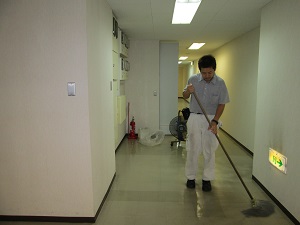 戸田クリーン床ワックスがけ写真